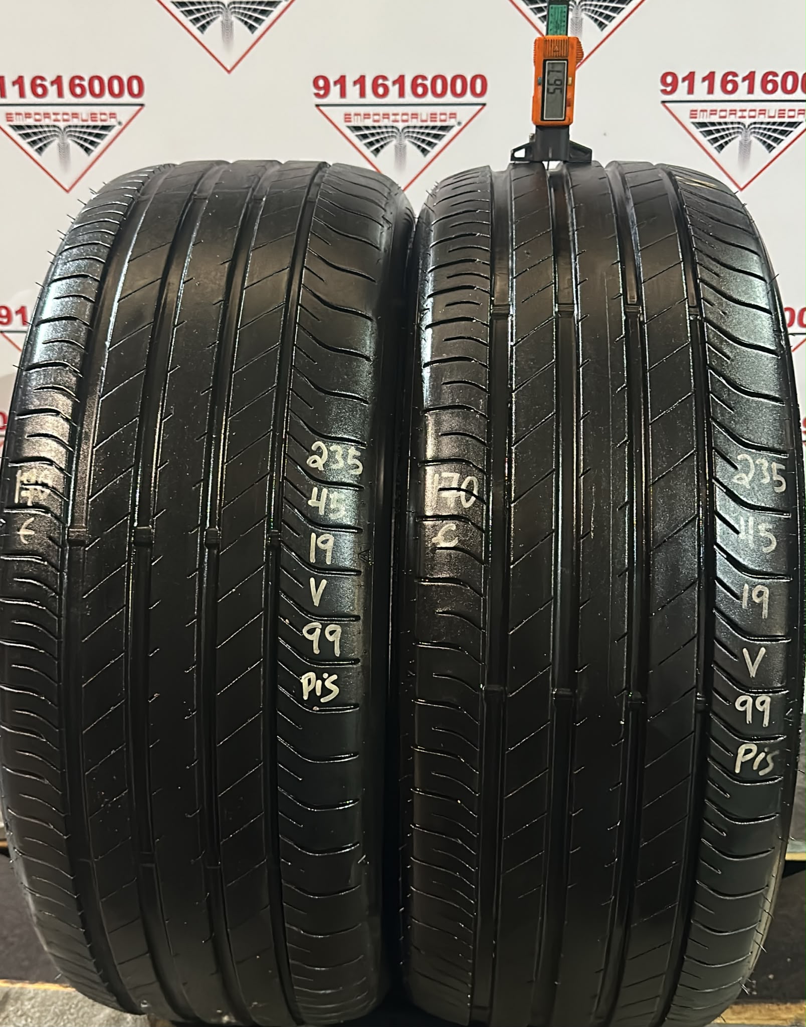 DUNLOP  USADO  235/45 R19 99 V